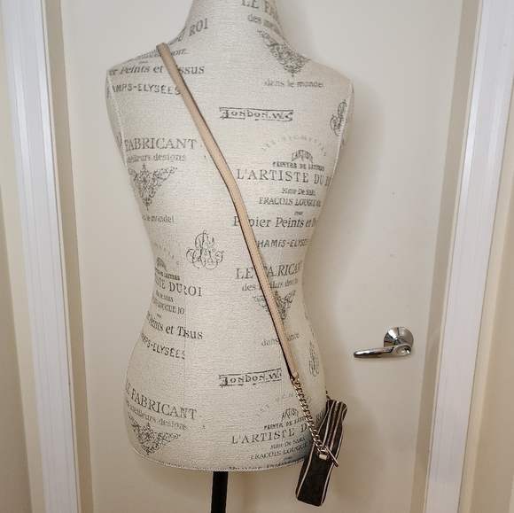 Michael Kors classic mini crossbody purse - Picture 13 of 15